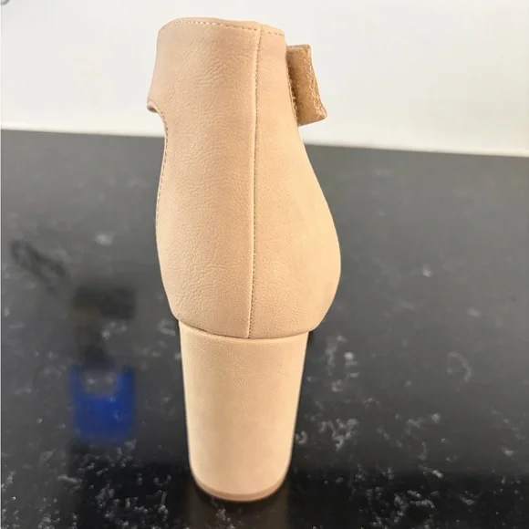 BRAND NEW Marc Republic Beige Block Heel Sandal with Ankle Strap - Picture 4 of 4